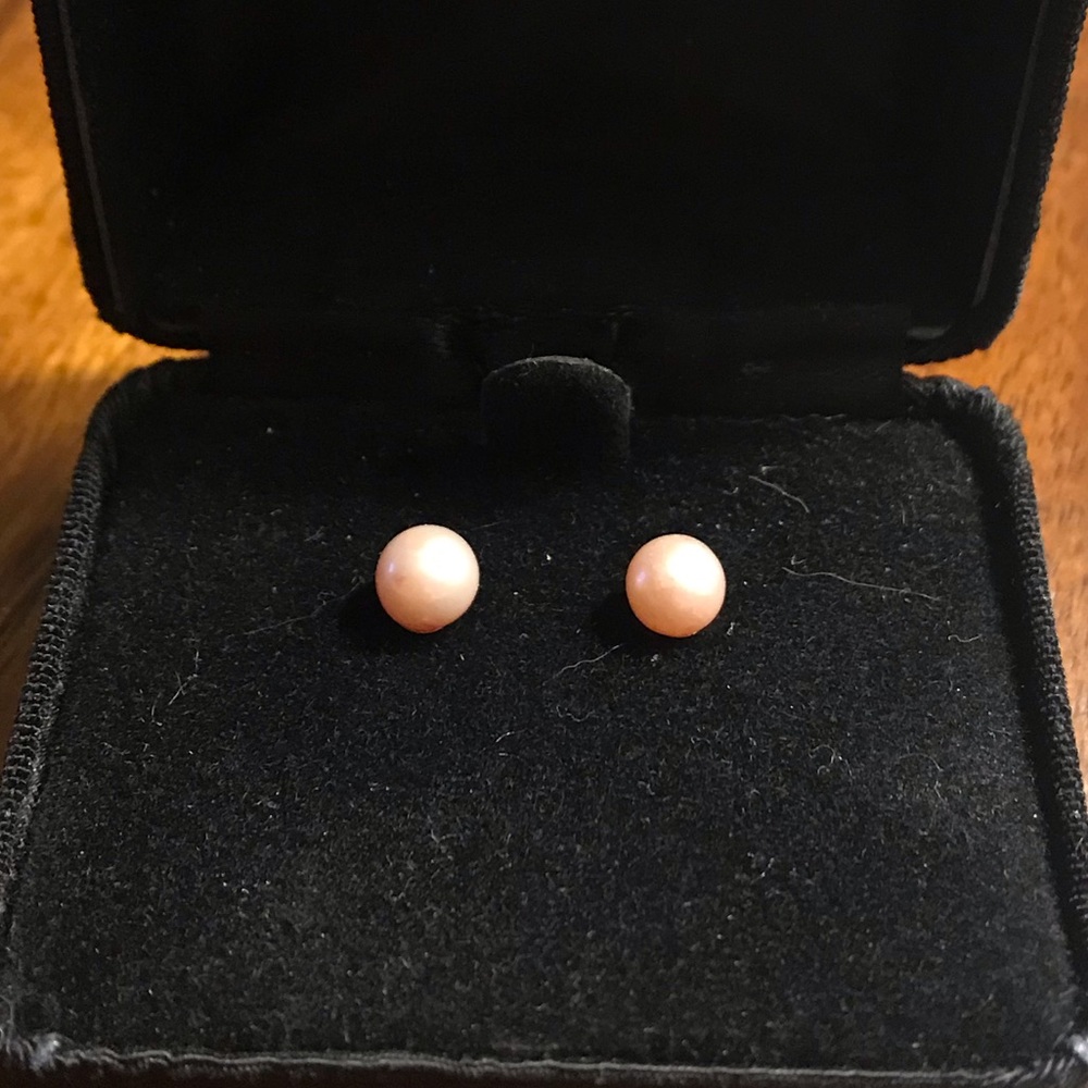 Pink pearl small stud earrings